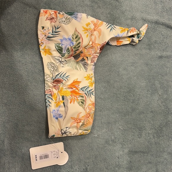 Bikini Dillard’s Small Bottom Large top - Picture 3 of 9